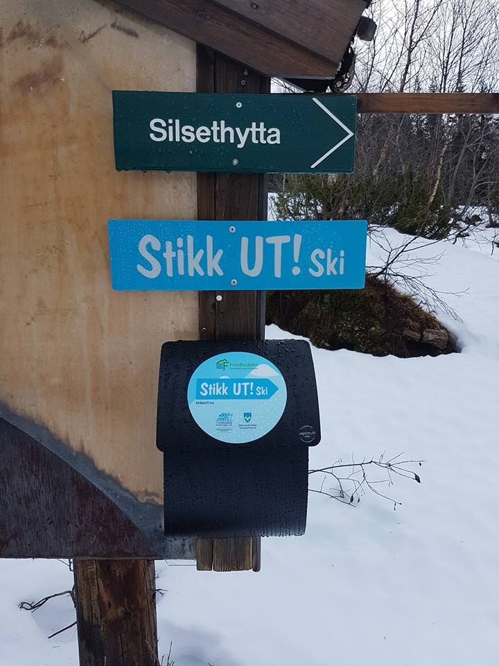 Stikk ut-skilt og postkasse